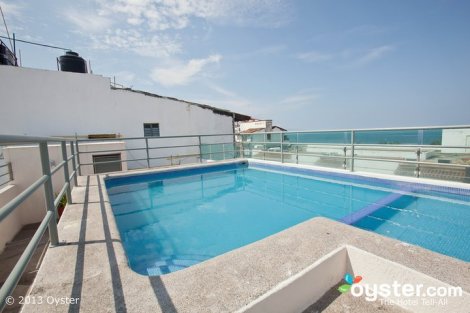 reality-nice-photo-crop-the-pool-is-less-impressive-here